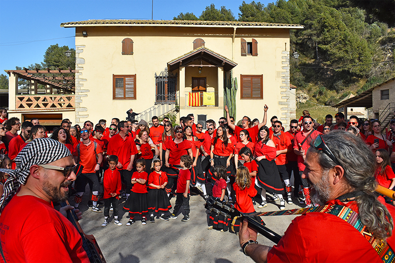 ActuaciÃ³ de de la colla de l'Altatxu durant les Caramelles a PagÃ¨s, dins de les Caramelles de SÃºria 2022.