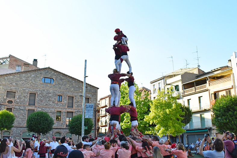Castell de la colla castellera Xerrics dâ€™Olot durant la Trobada Castellera de la Festa Major de SÃºria.