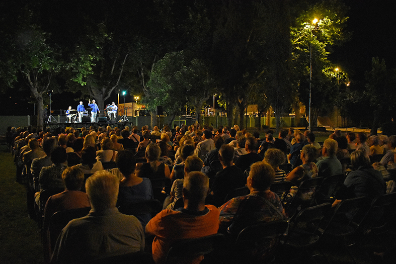 Cantada dâ€™havaneres amb el grup Mar Brava al Parc Municipal Macary i Viader, dins del programa de la Festa Major de SÃºria.