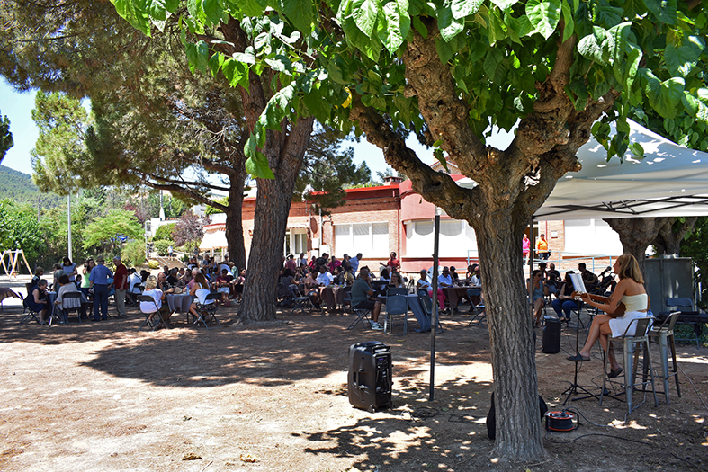 Vermut musical al Parc Municipal Macary i Viader amb la cantant Bruma, dins del programa de la Festa Major de SÃºria.