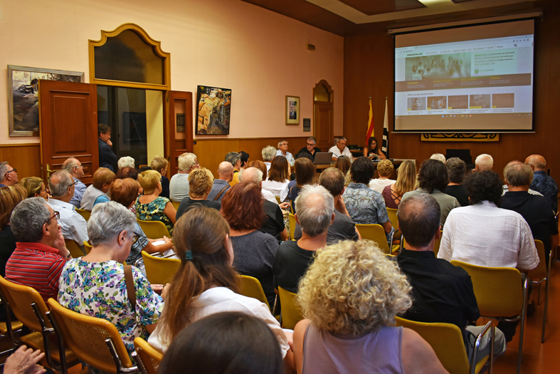 Imatge de la presentaciÃ³ de la publicaciÃ³ de les memÃ²ries del surienc Pere Puig Rafart al web Memoria.cat, al salÃ³ de sessions de la Casa de la Vila, dins del programa dâ€™actes de lâ€™Onze de Setembre a SÃºria.