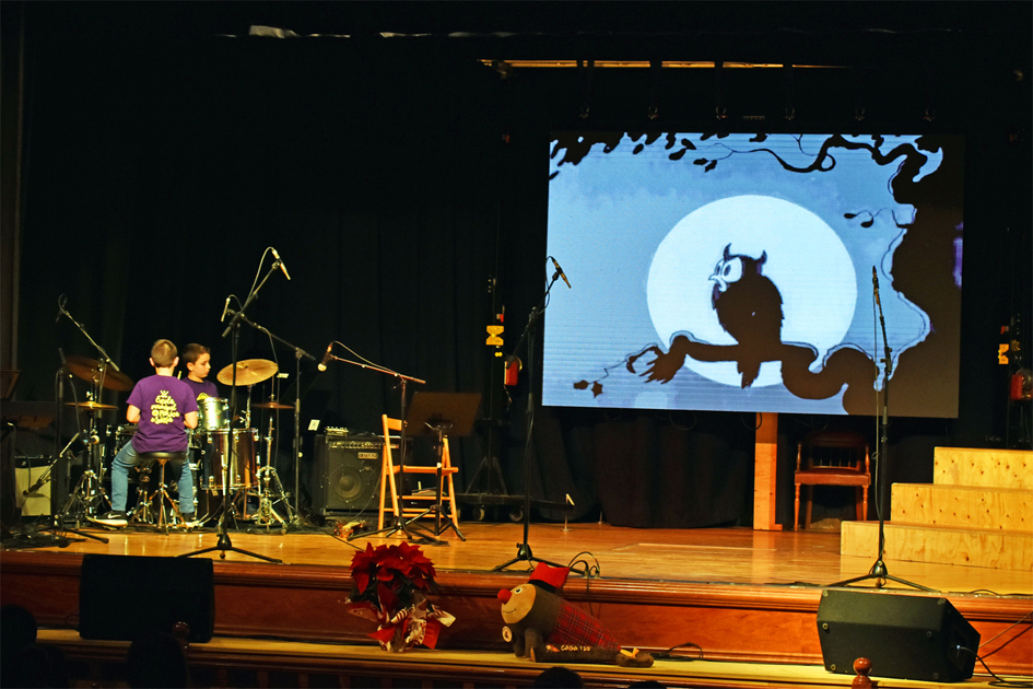Concert de Nadal de l'Escola Municipal de MÃºsica a la sala d'actes de la ResidÃ¨ncia Bell RepÃ²s.