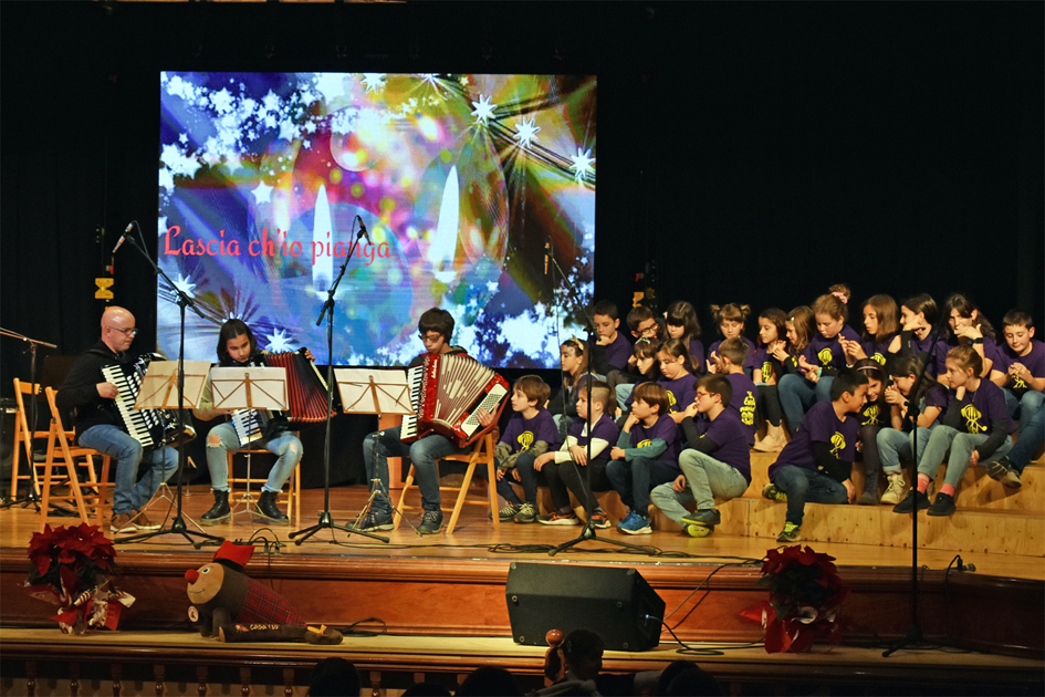 Concert de Nadal de l'Escola Municipal de MÃºsica a la sala d'actes de la ResidÃ¨ncia Bell RepÃ²s.