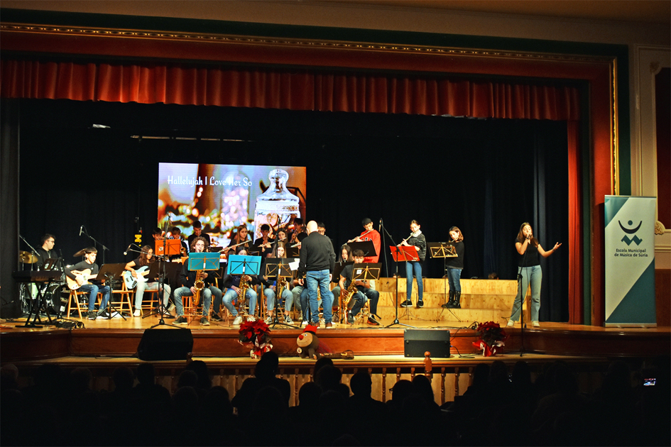 Concert de Nadal de l'Escola Municipal de MÃºsica a la sala d'actes de la ResidÃ¨ncia Bell RepÃ²s.