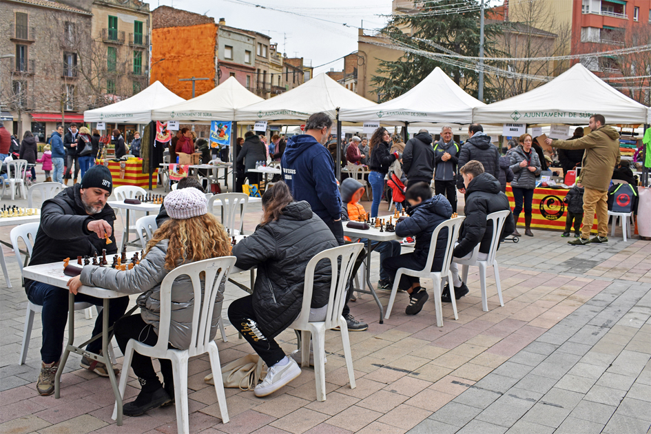 Activitat del Club dâ€™Escacs, en la Fira de Nadal i Fira dâ€™Entitats de SÃºria.