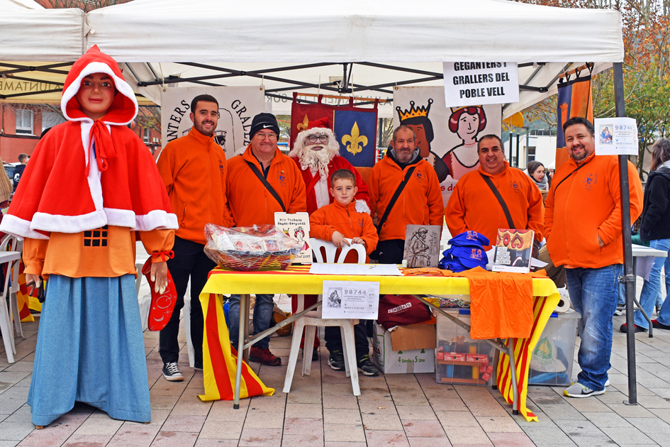 Estand dels Geganters i Grallers del Poble Vell, en la Fira de Nadal i Fira dâ€™Entitats de SÃºria.