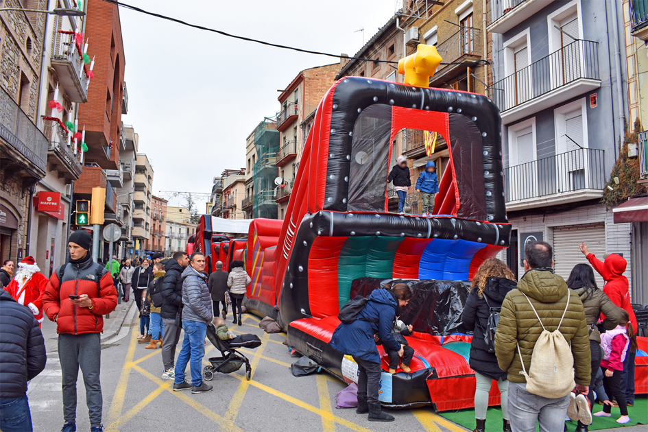 Ambient de la Fira de Nadal i la Fira dâ€™Entitats de SÃºria, a lâ€™illa de vianants del centre urbÃ .