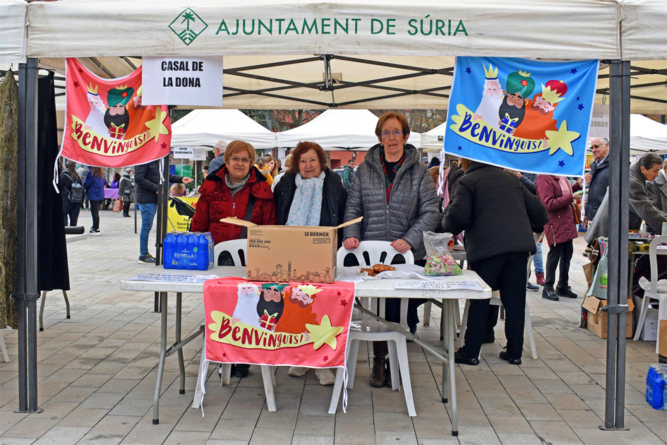 Estand del Casal de la Dona. en la Fira de Nadal i Fira dâ€™Entitats de SÃºria.