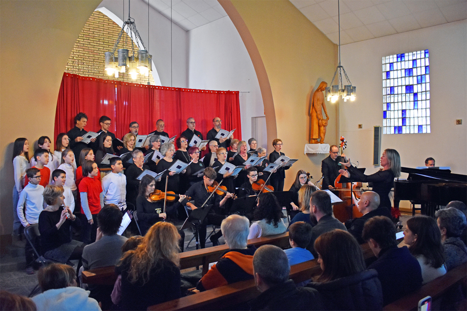 Concert de Sant Esteve a l'EsglÃ©sia de Santa BÃ rbara, a cÃ rrec de la Coral SÃ²rissons de l'Escola Municipal de MÃºsica.
