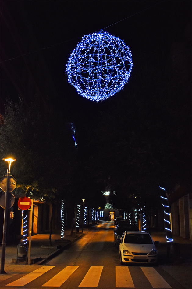 IlÂ·luminaciÃ³ nadalenca a l'avinguda de l'Ajuntament.