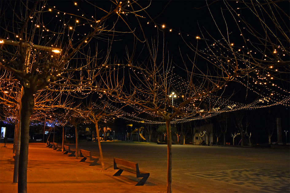 IlÂ·luminaciÃ³ nadalenca a la plaÃ§a de Sant Joan.