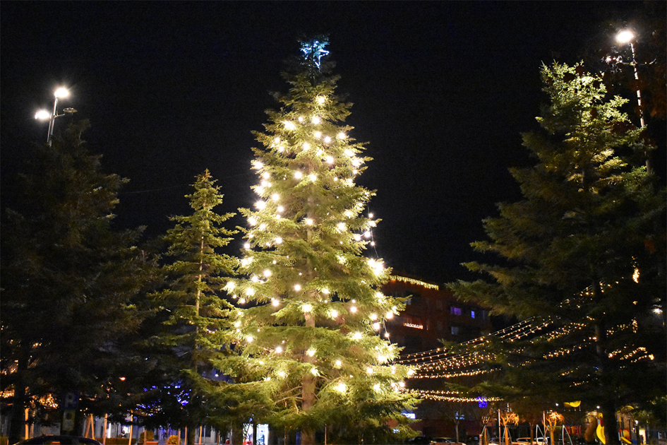 Arbre de Nadal a la plaÃ§a de Sant Joan.