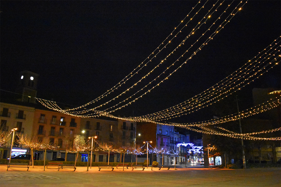 IlÂ·luminaciÃ³ nadalenca a la plaÃ§a de Sant Joan.