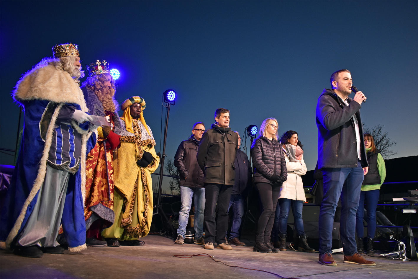 Parlament de benvinguda de lâ€™alcalde Albert CoberÃ³ als Reis dâ€™Orient, amb la regidora de Festes, Alba Santamaria, i altres membres de la corporaciÃ³ municipal.