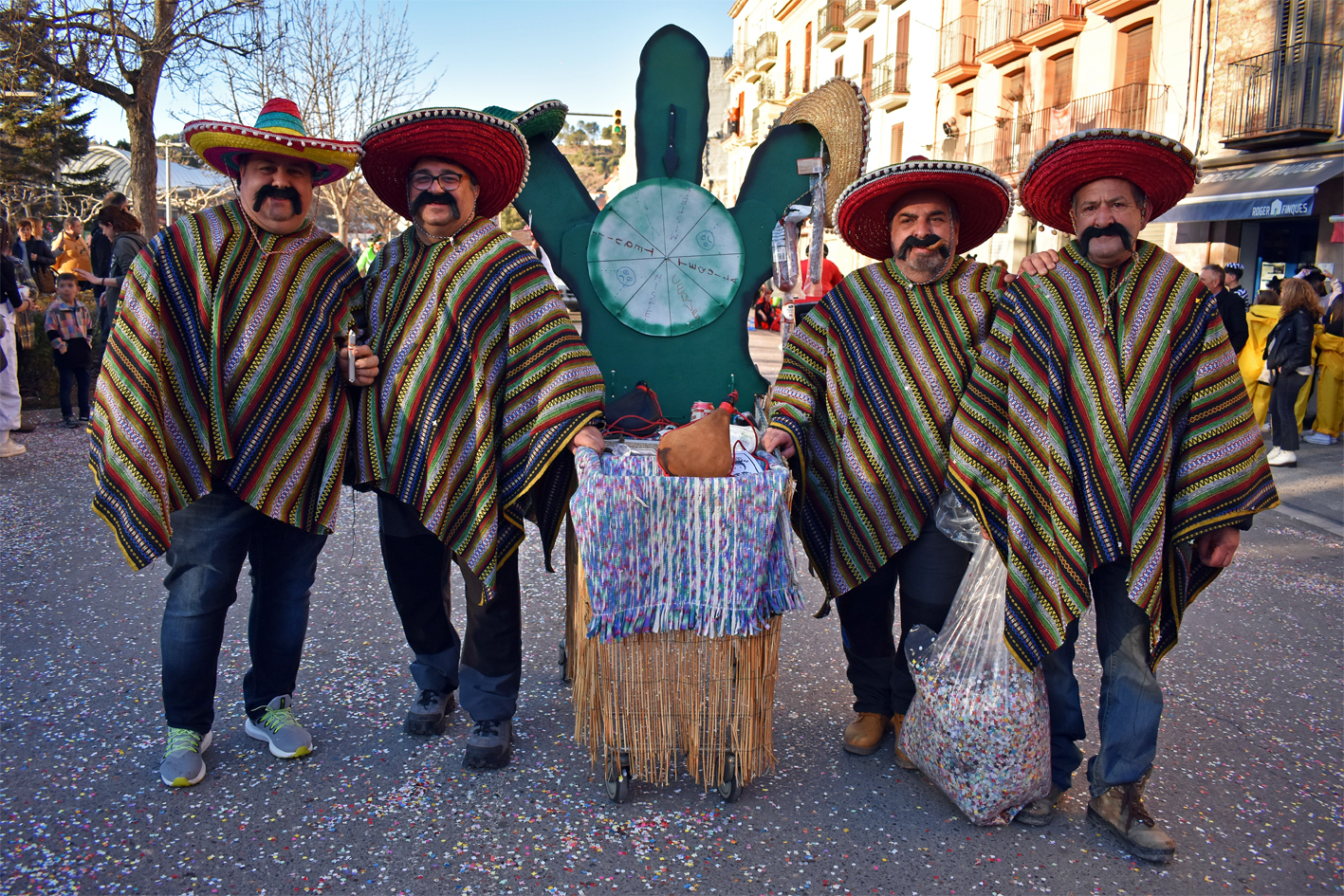 Participants en la rua del Carnestoltes de SÃºria.