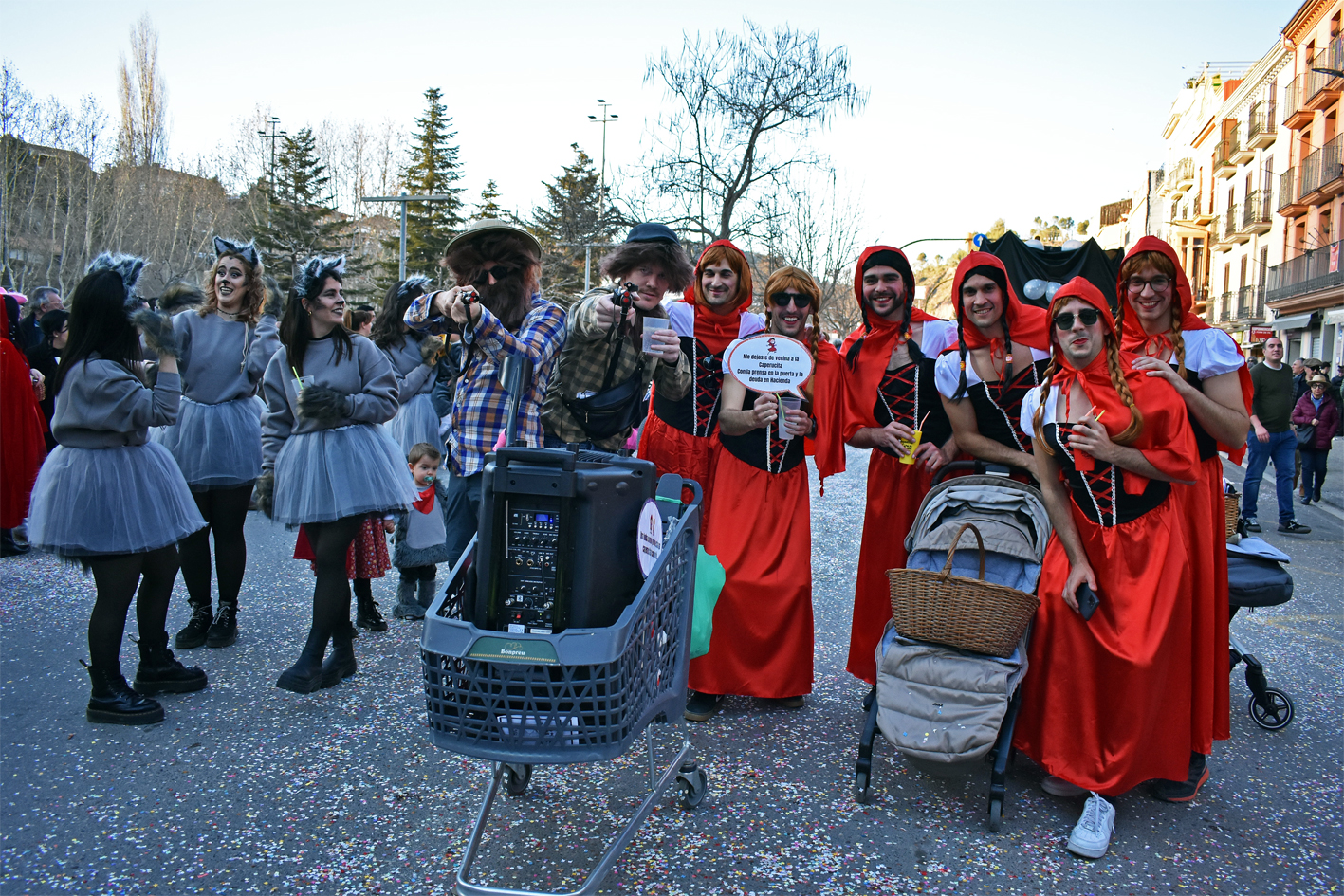 Participants en la rua del Carnestoltes de SÃºria.