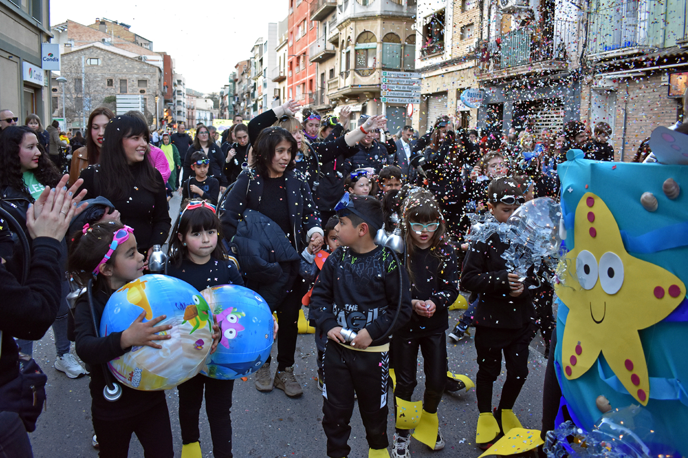 Participants en la rua del Carnestoltes de SÃºria.