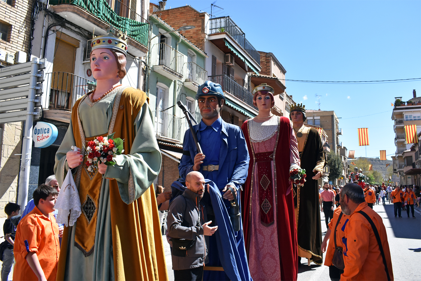 Els Geganters i Grallers del Poble Vell, durant la 13a Trobada Gegantera de la Fira de Rams de SÃºria.