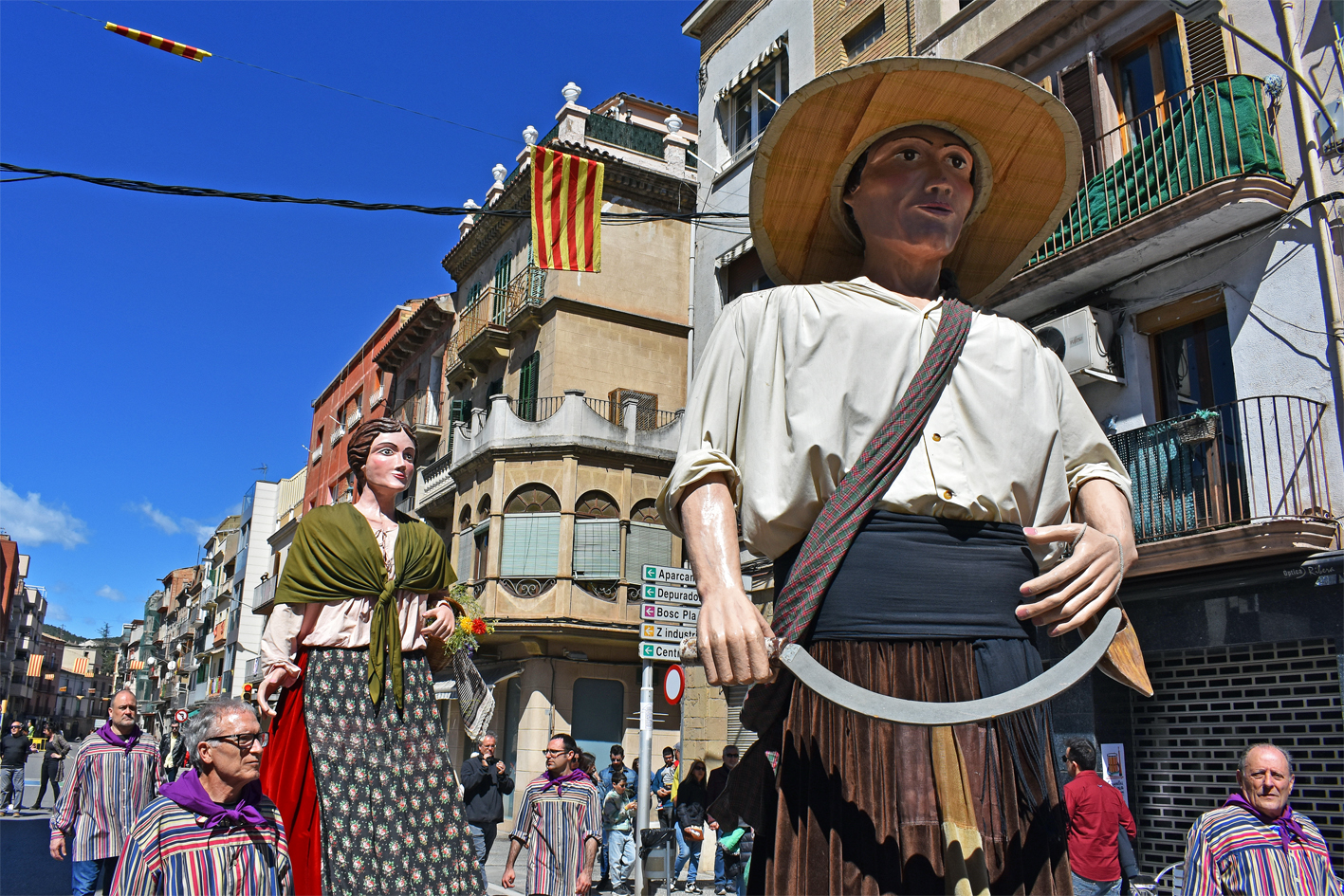 Els Geganters dâ€™El Gorg de lâ€™Olla, durant la 13a Trobada Gegantera de la Fira de Rams de SÃºria.