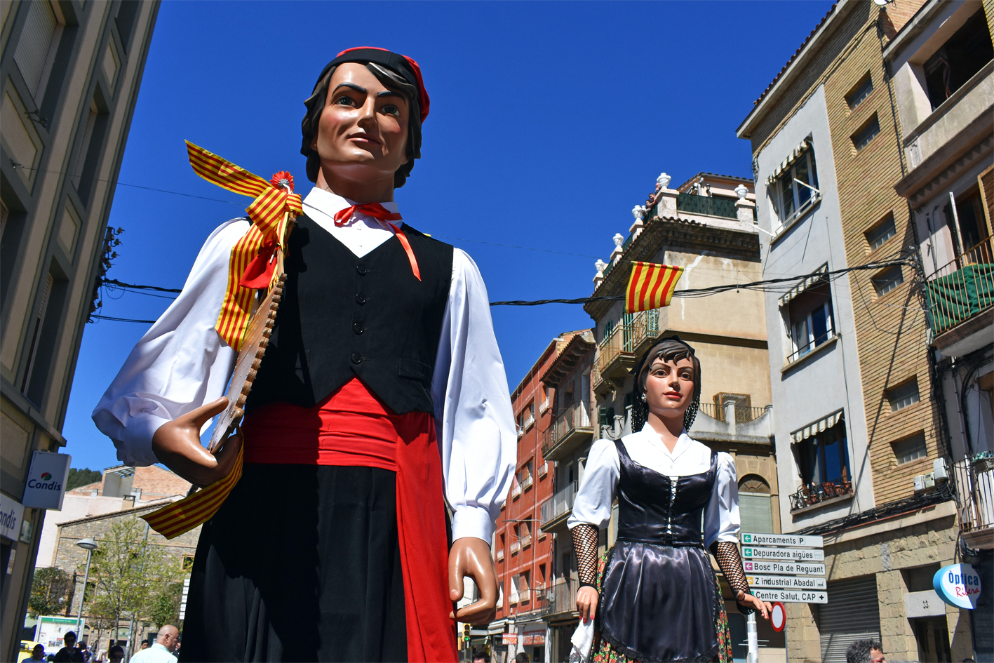Els Geganters de CallÃºs, durant la 13a Trobada Gegantera de la Fira de Rams de SÃºria.