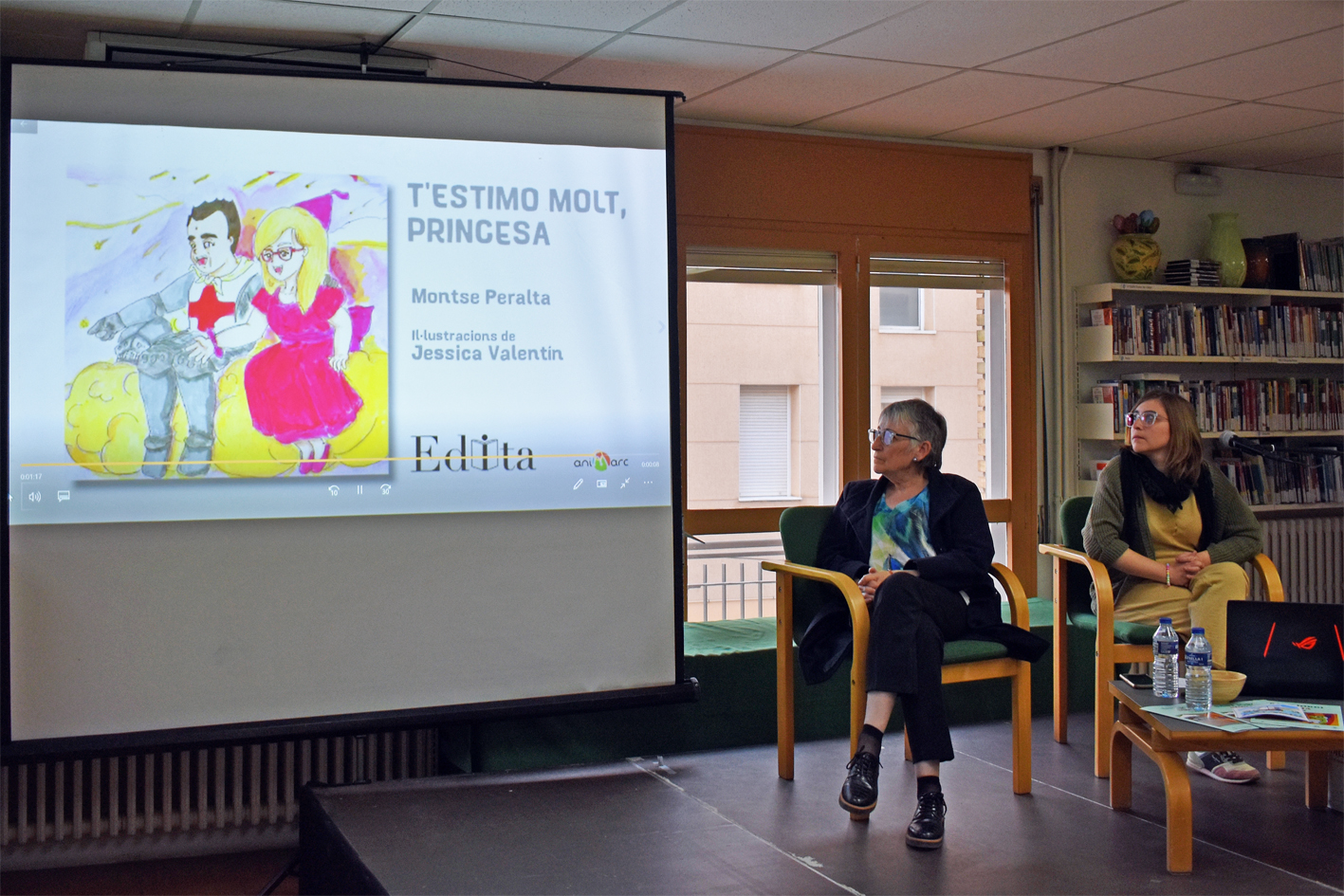 PresentaciÃ³ del llibre 'T'estimo molt, Princesa!' de la surienca Montse Peralta i la ilÂ·lustradora JÃ¨ssica ValentÃ­n a la Biblioteca PÃºblica, dins del cicle 'Per Sant Jordi, llibres de casa'.