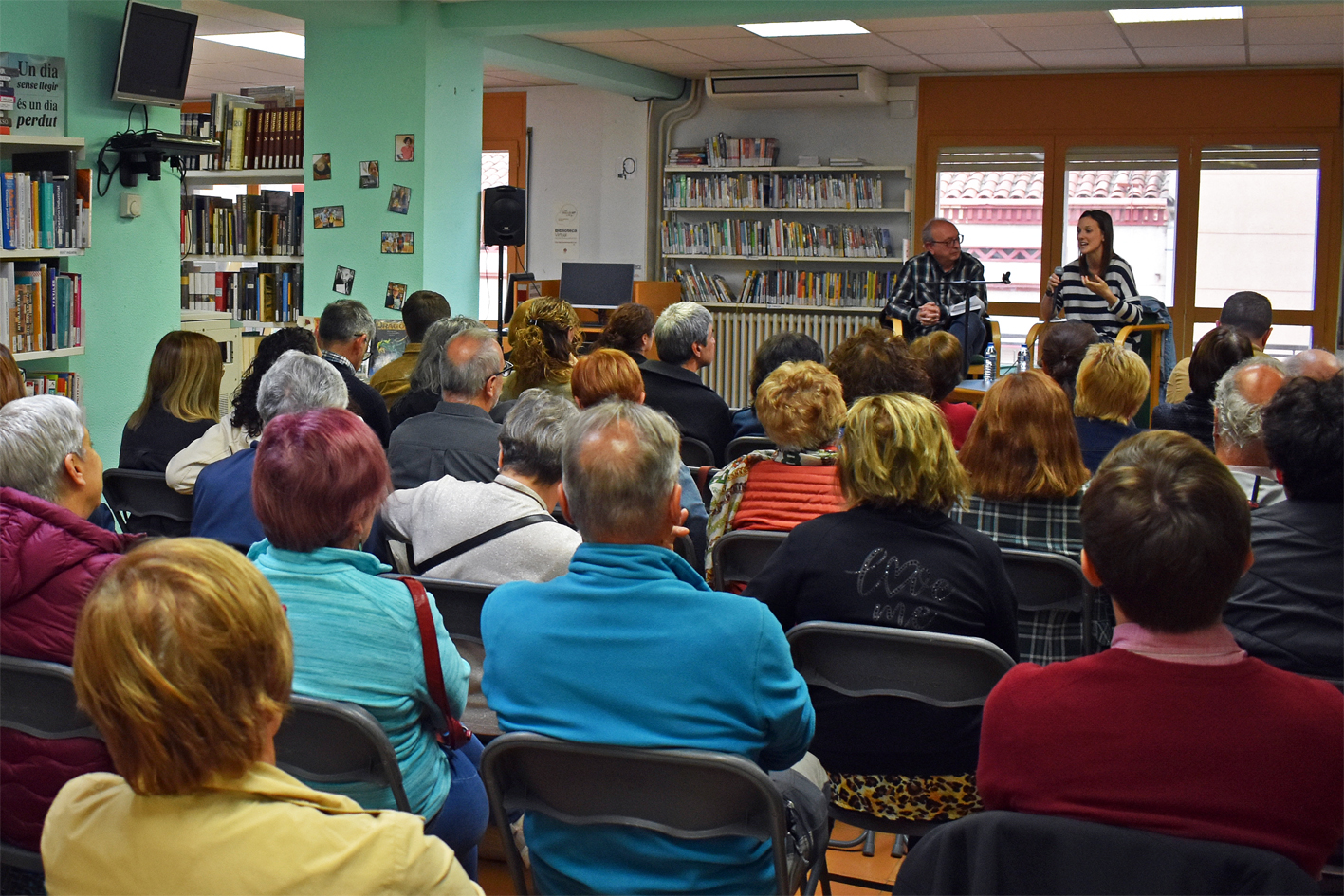PresentaciÃ³ del llibre 'Lâ€™abisme de la llum en MÃ rius Torres' de Laia Suades a la Biblioteca PÃºblica, dins del cicle 'Per Sant Jordi, llibres de casa'.