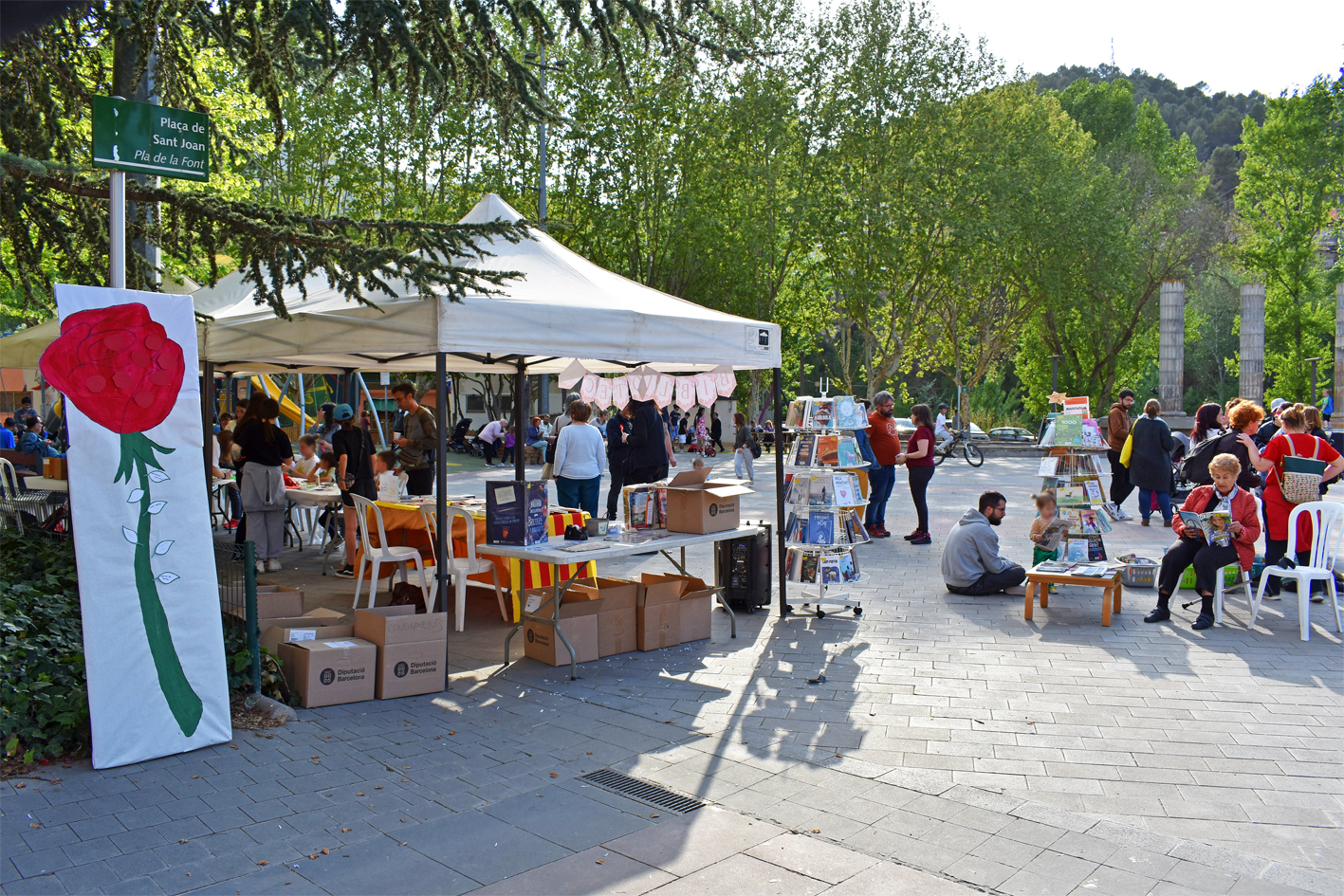 Activitats i tallers infantils de la Biblioteca al carrer, dins del programa de Sant Jordi a SÃºria.