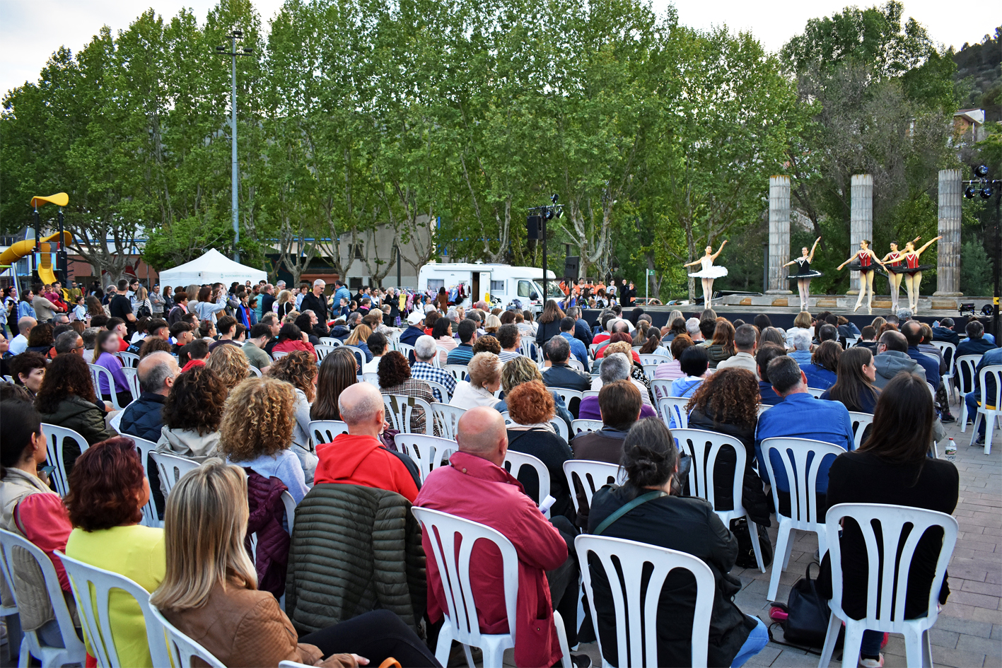 Imatge de la 26a Mostra de Dansa a la plaÃ§a de Sant Joan, dins del programa dâ€™activitats de Sant Jordi a SÃºria.