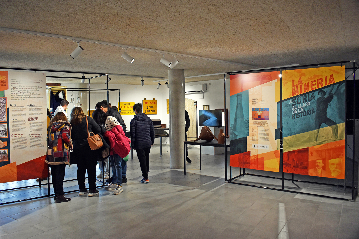 Visites al centre d'interpretació del Museu de la Mineria, durant la 20a Fira Medieval d'Oficis de Súria.