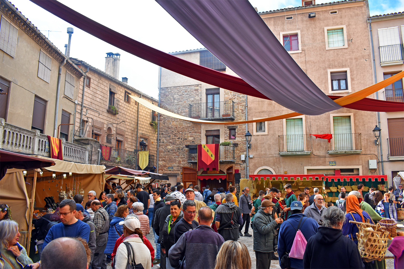 La 20a Fira Medieval d'Oficis de Súria comença amb animació i nombrosos visitants al Poble Vell