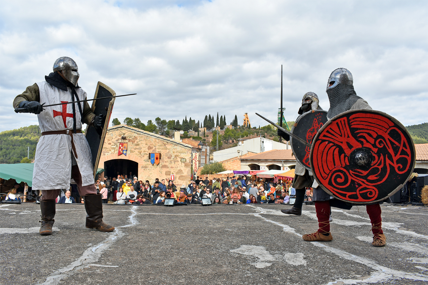 DemostraciÃ³ de lluita de cavallers a l'Era del Castell, durant la 20a Fira Medieval d'Oficis de SÃºria.