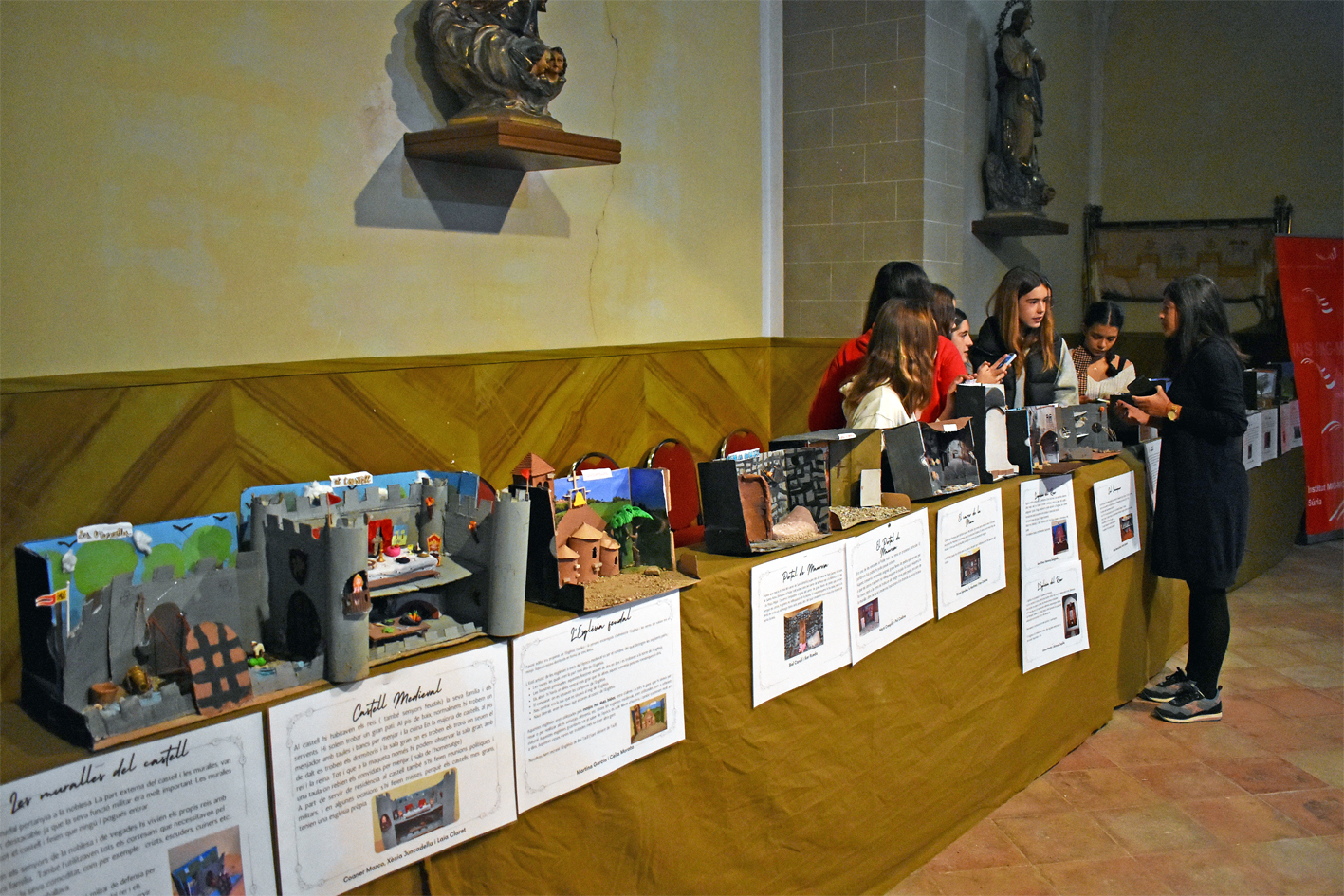ExposiciÃ³ de diorames medievals de lâ€™Institut Mig-MÃ³n, a lâ€™EsglÃ©sia del Roser, durant la 20a Fira Medieval dâ€™Oficis de SÃºria.