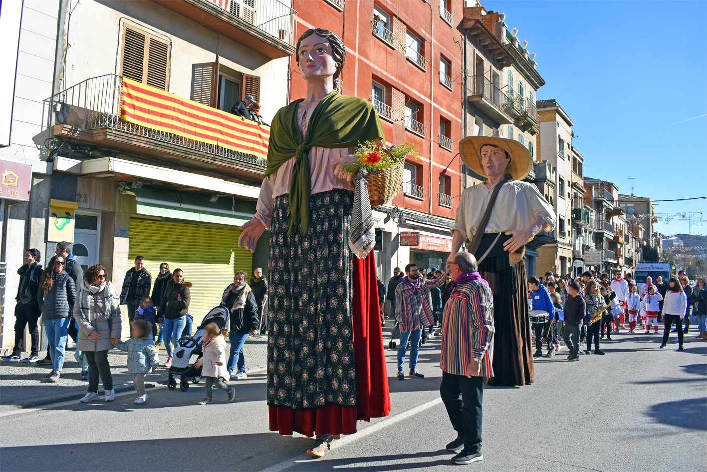 Els Geganters del Gorg de lâ€™Olla, durant la cercavila de la Festa de Sant SebastiÃ .