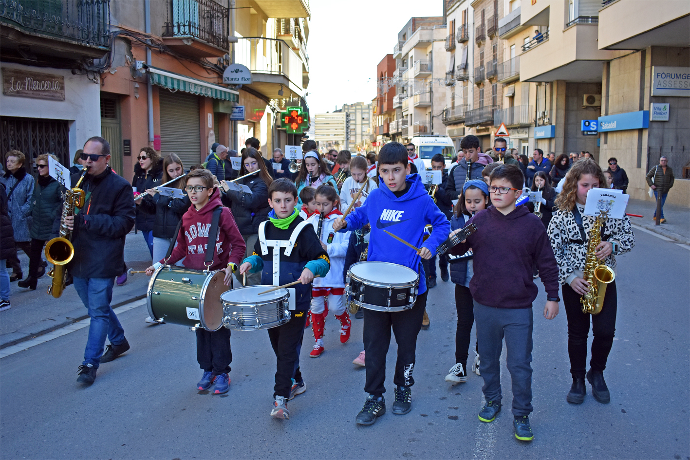 La Xaranga de lâ€™Escola Municipal de MÃºsica, durant la cercavila de la Festa de Sant SebastiÃ .