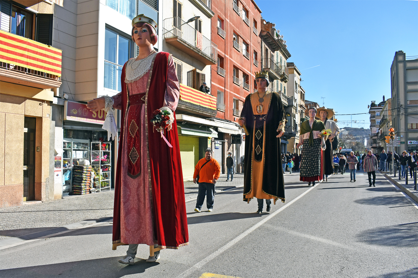 Els Geganters i Grallers del Poble Vell, durant la cercavila de la Festa de Sant SebastiÃ .