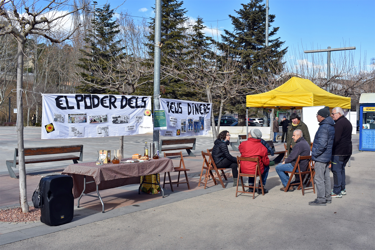 Activitats divulgatives de Debats SÃºria sobre alternatives energÃ¨tiques, a la plaÃ§a de Sant Joan, dins de la Festa de Sant SebastiÃ .